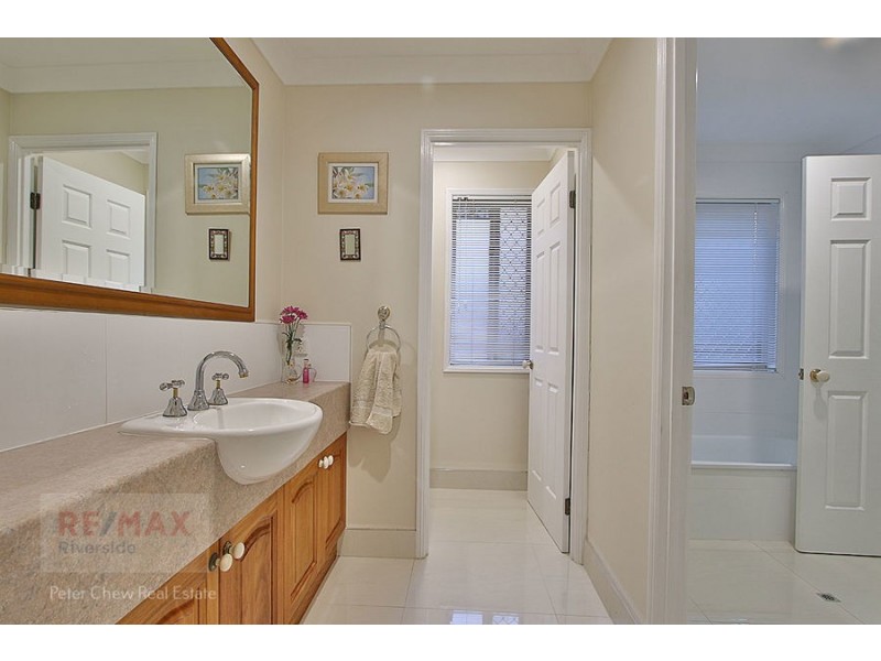 106 Glen Ross Road, Sinnamon Park QLD 4073