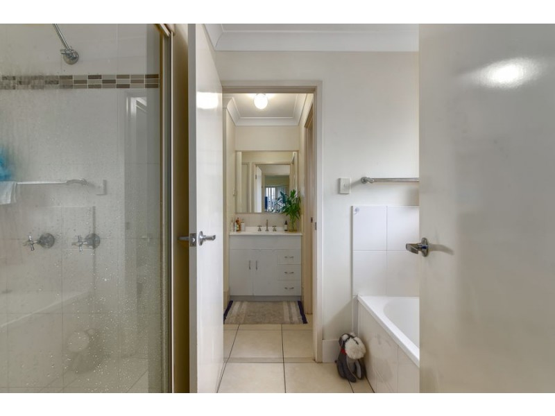 17 Emily Place, Sumner QLD 4074