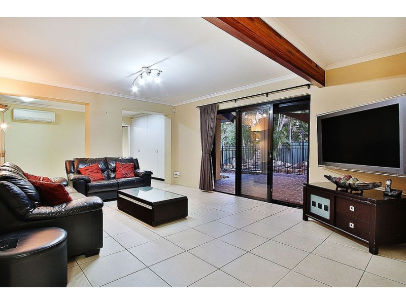 2 Blaxland Court, Mount Ommaney QLD 4074