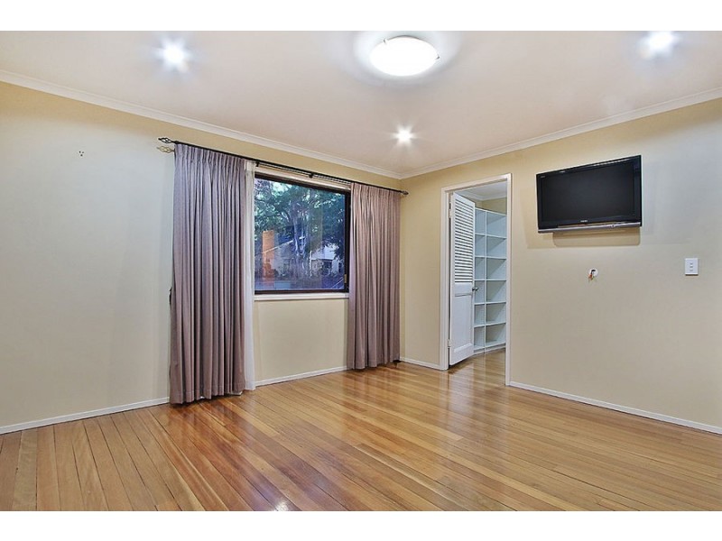 2 Blaxland Court, Mount Ommaney QLD 4074