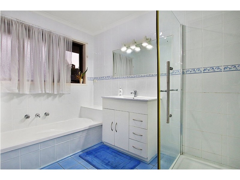 2 Blaxland Court, Mount Ommaney QLD 4074