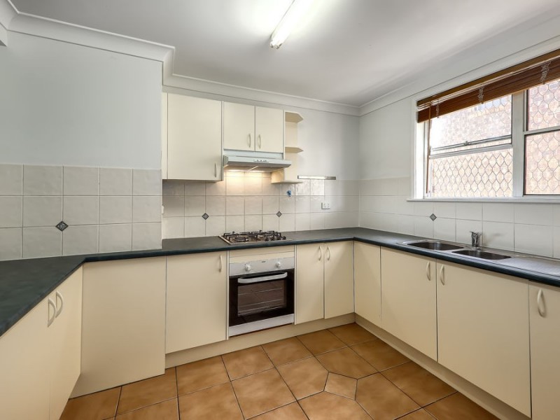 8/77 Warren Street, St Lucia QLD 4067