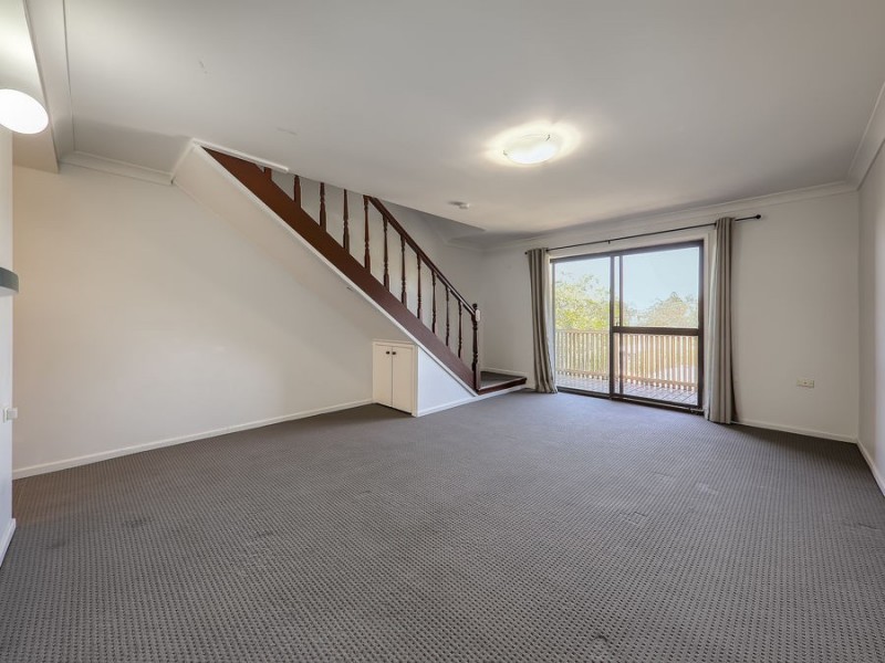 8/77 Warren Street, St Lucia QLD 4067