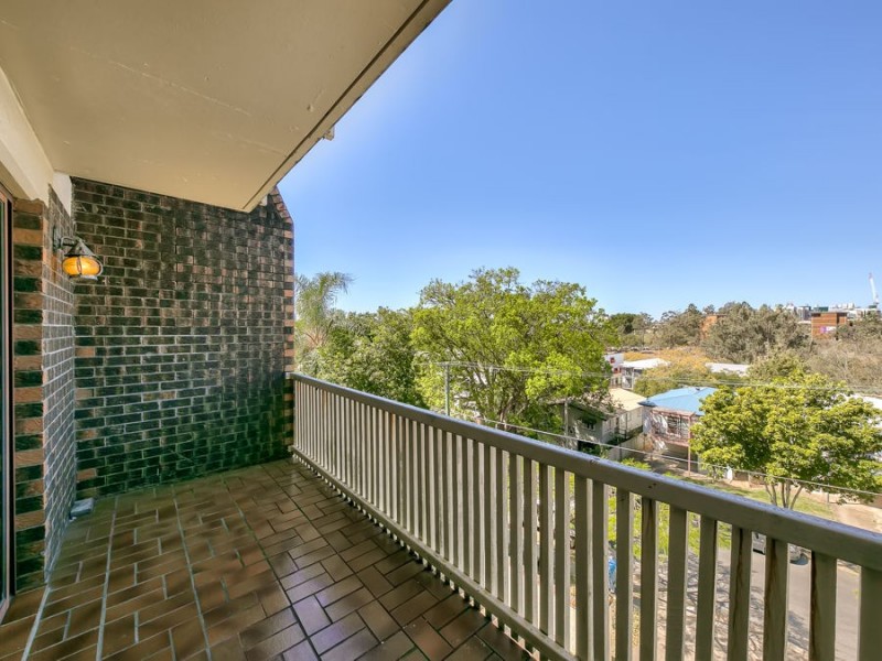 8/77 Warren Street, St Lucia QLD 4067