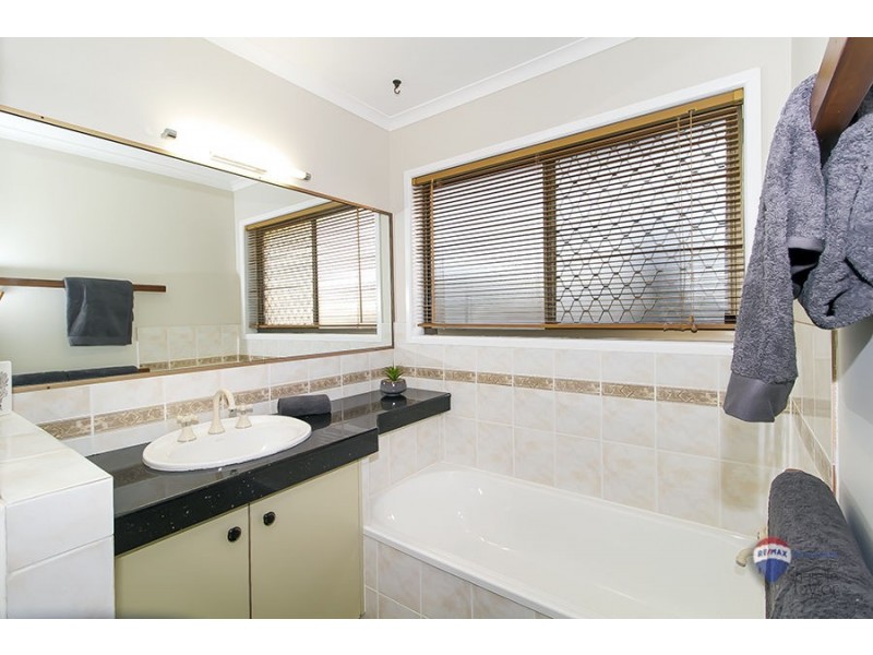 8 Kasba Close, Westlake QLD 4074
