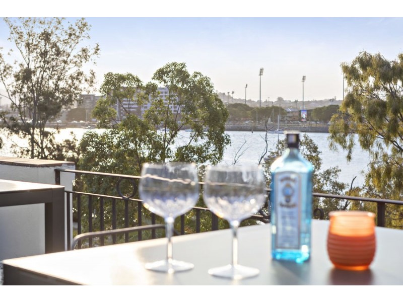 38 Portside Place, Bulimba QLD 4171