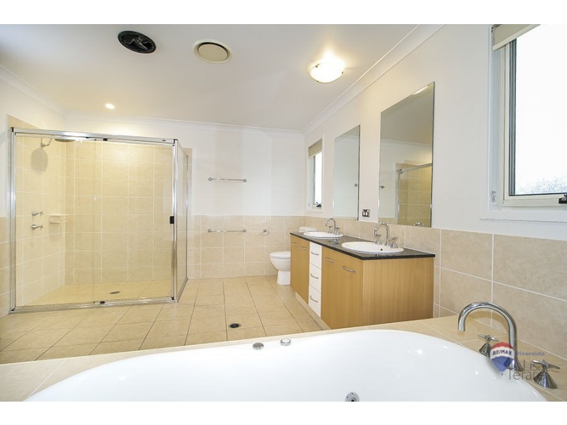 9 Fairway Court, Mount Ommaney QLD 4074