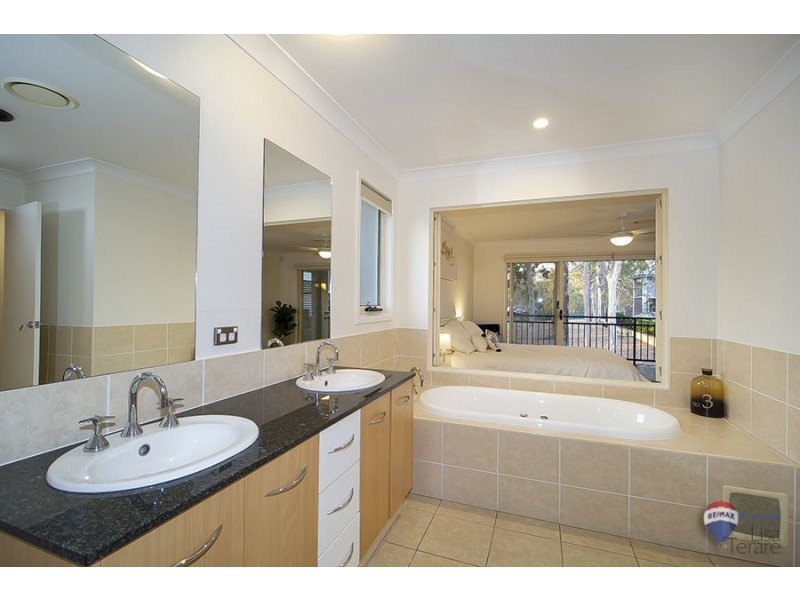 9 Fairway Court, Mount Ommaney QLD 4074