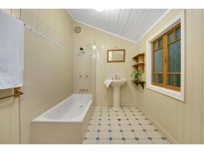 47 Dan Street, Graceville QLD 4075