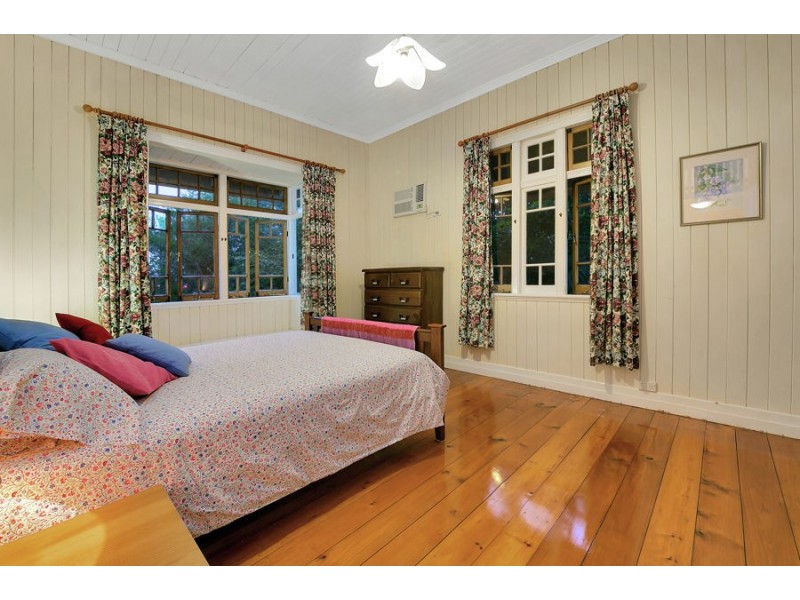 47 Dan Street, Graceville QLD 4075