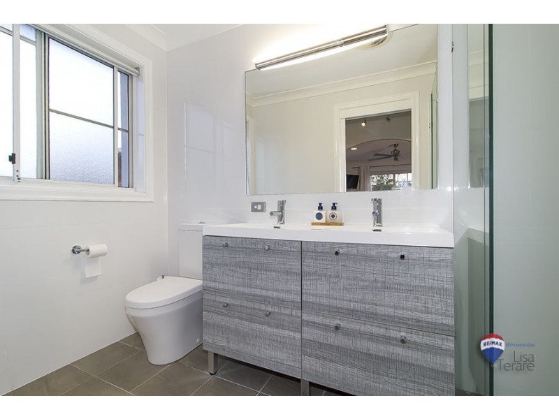 1 Timaru Close, Westlake QLD 4074