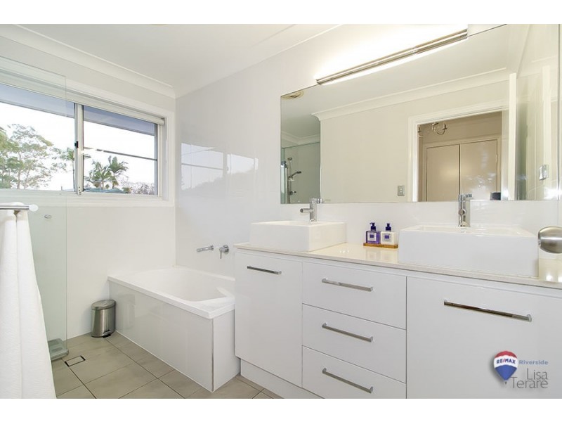 1 Timaru Close, Westlake QLD 4074