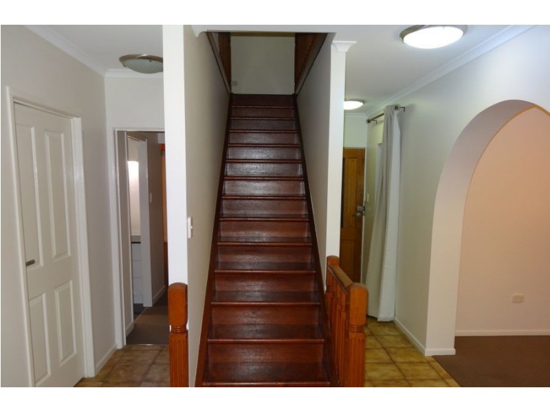 2 Southern Cross Drive, Newport QLD 4020