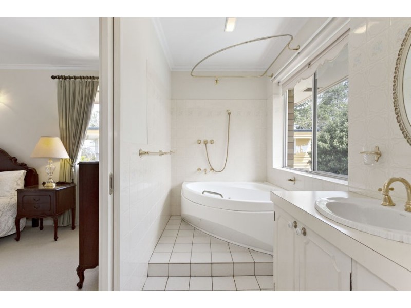 48 Blackstone Street, Indooroopilly QLD 4068