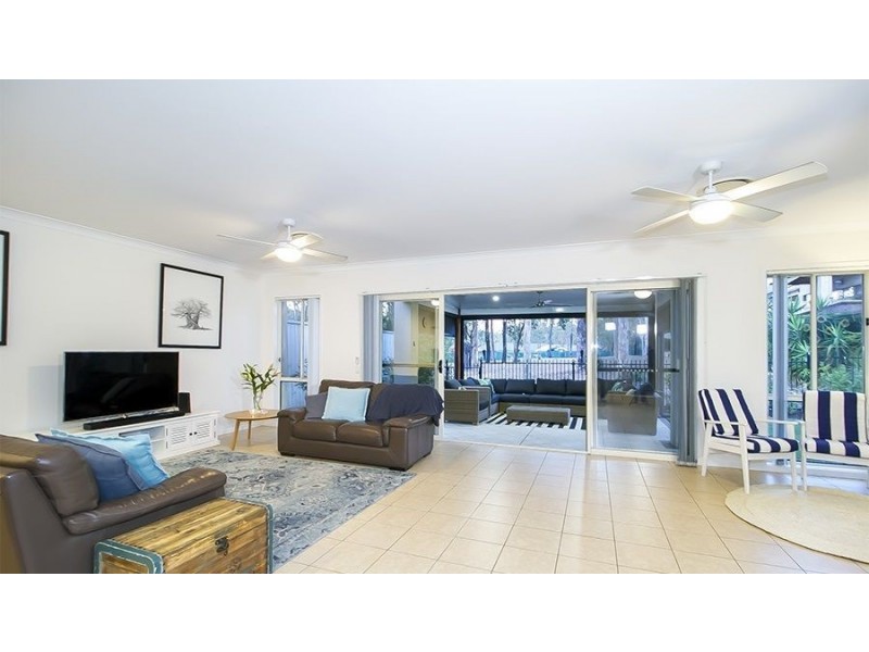 9 Fairway Court, Mount Ommaney QLD 4074