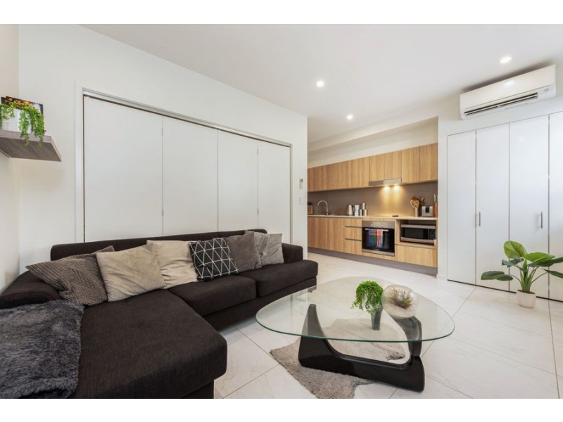 45/902 Logan Rd, Holland Park West QLD 4121