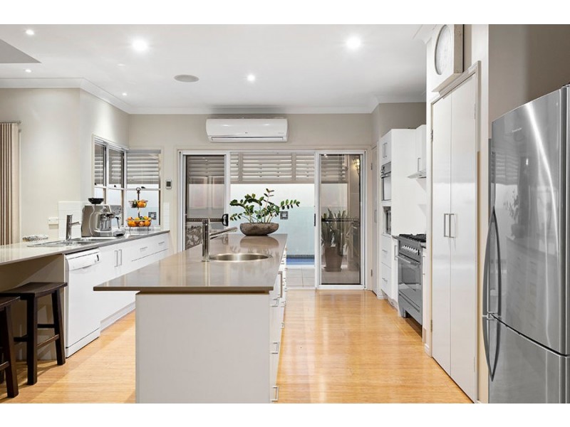 64 Andrew Avenue, Tarragindi QLD 4121