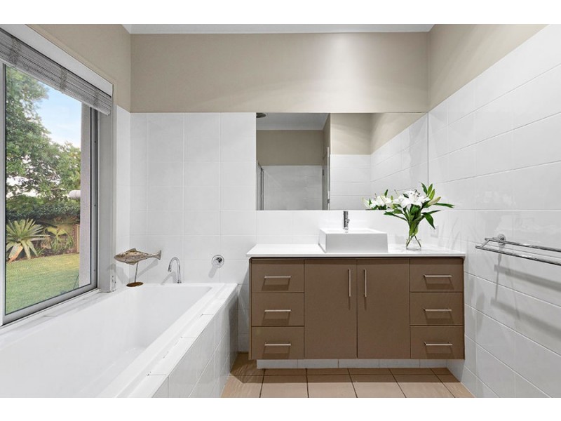 64 Andrew Avenue, Tarragindi QLD 4121