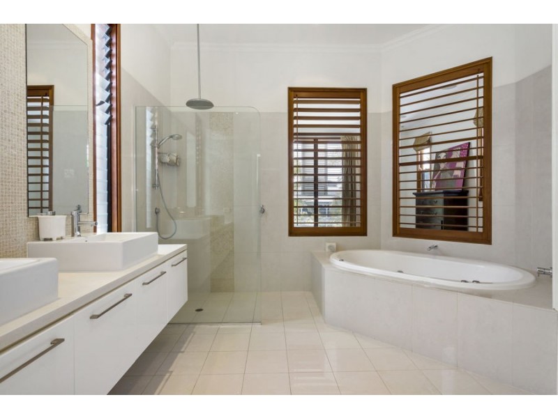 41 McDonald Street, Hawthorne QLD 4171