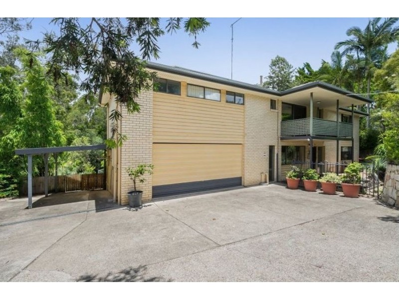 11 Mondra Street, Kenmore Hills QLD 4069