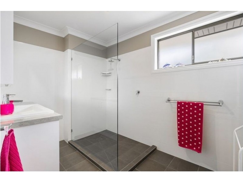 11 Mondra Street, Kenmore Hills QLD 4069
