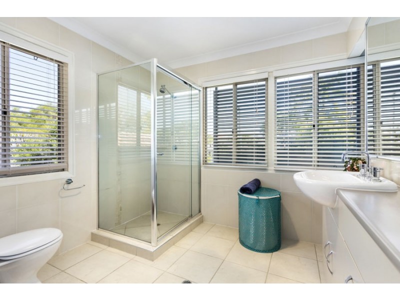 8 Coleman Street, Graceville QLD 4075