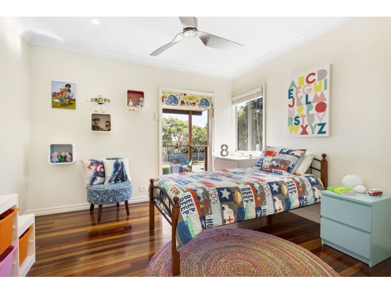 8 Coleman Street, Graceville QLD 4075