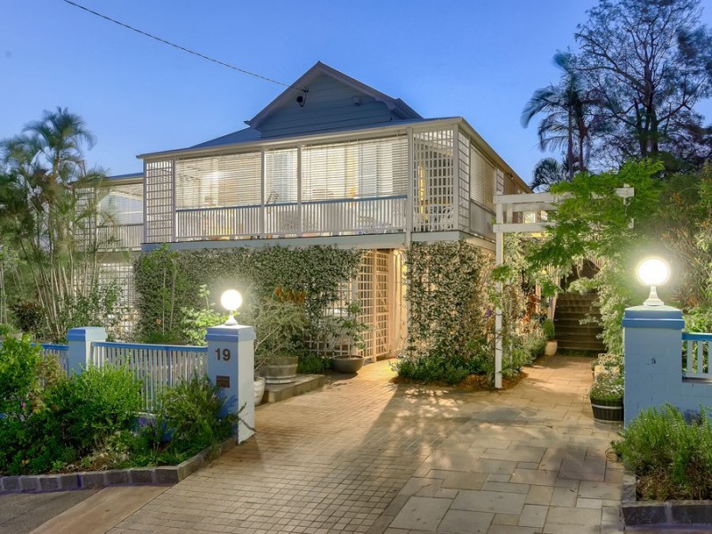 19 Rosebery Street, Highgate Hill QLD 4101