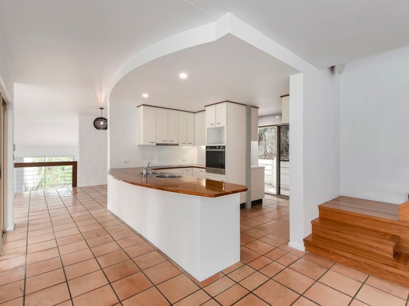 25 Fleming Road, Chapel Hill QLD 4069