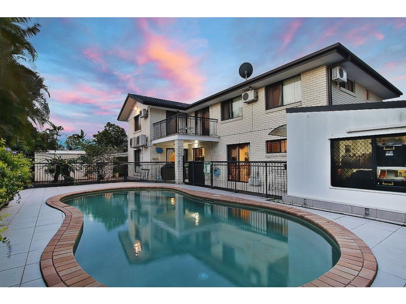 4 Daintree Place, Riverhills QLD 4074