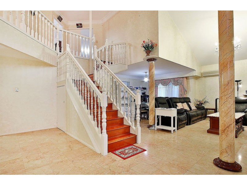 4 Daintree Place, Riverhills QLD 4074