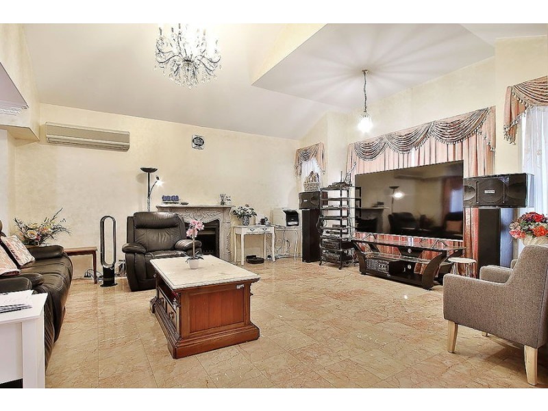 4 Daintree Place, Riverhills QLD 4074