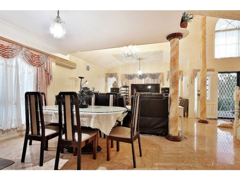 4 Daintree Place, Riverhills QLD 4074