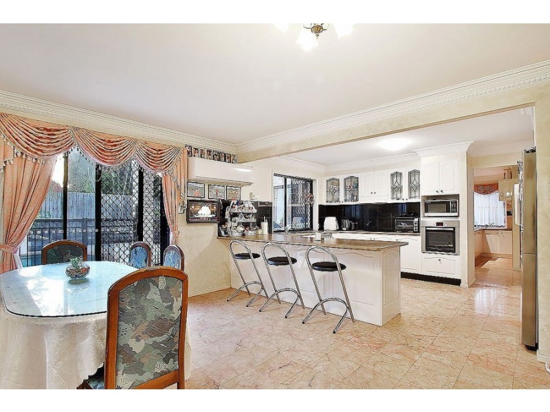 4 Daintree Place, Riverhills QLD 4074