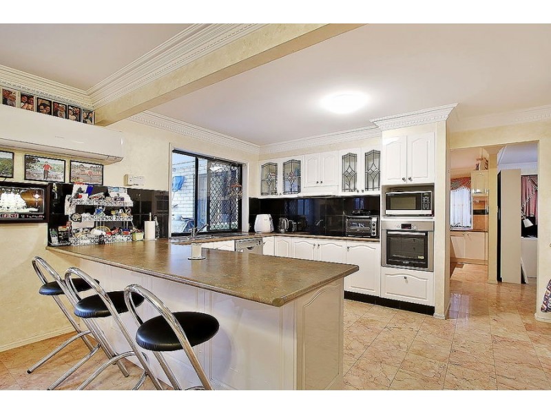 4 Daintree Place, Riverhills QLD 4074