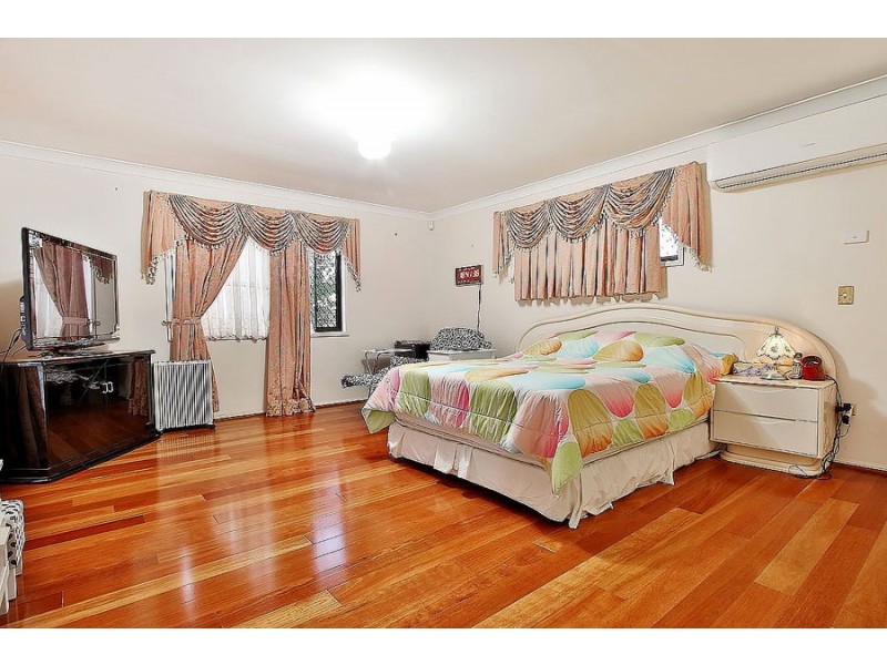 4 Daintree Place, Riverhills QLD 4074