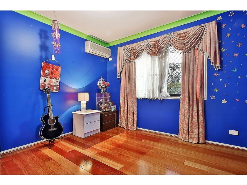 4 Daintree Place, Riverhills QLD 4074