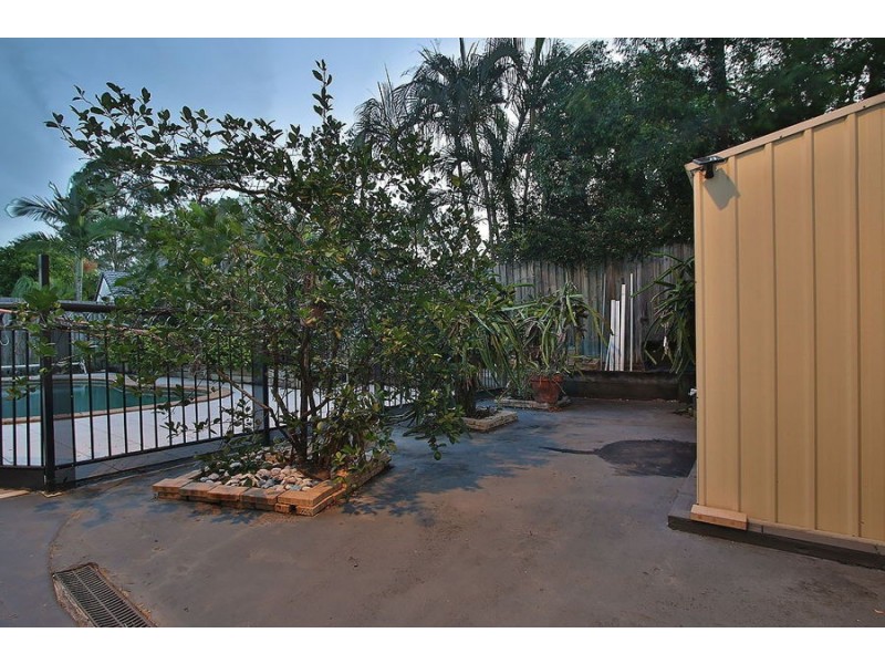 4 Daintree Place, Riverhills QLD 4074