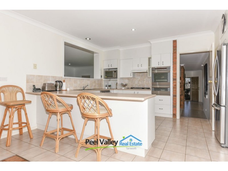 18 Overlanders Way, Tamworth NSW 2340