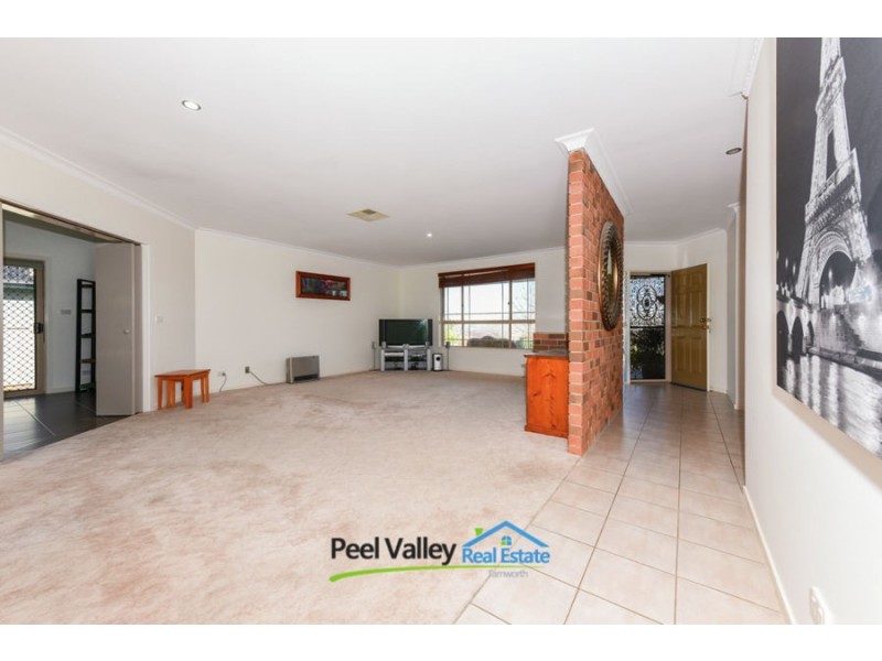 18 Overlanders Way, Tamworth NSW 2340
