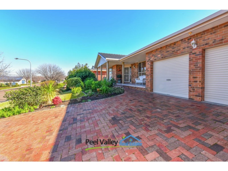18 Overlanders Way, Tamworth NSW 2340