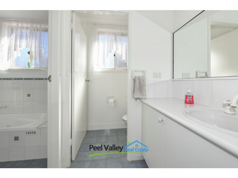 18 Overlanders Way, Tamworth NSW 2340