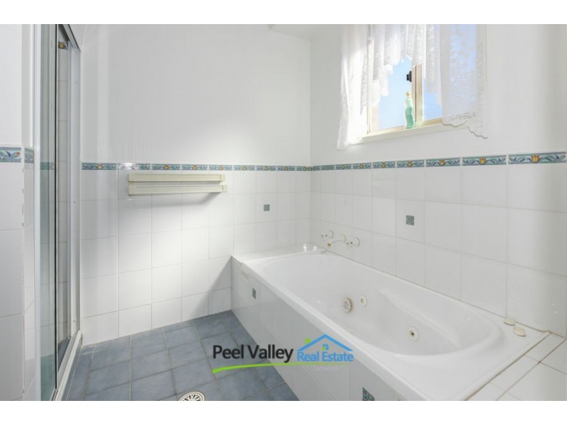 18 Overlanders Way, Tamworth NSW 2340