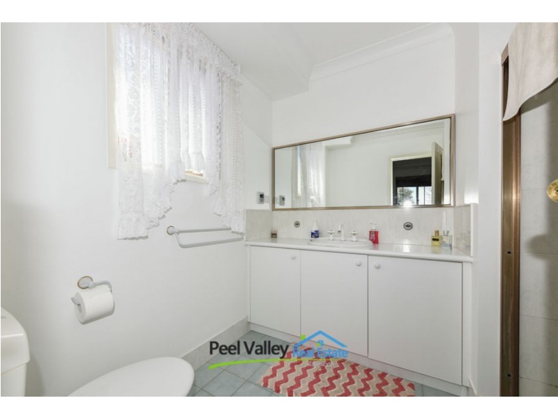 18 Overlanders Way, Tamworth NSW 2340