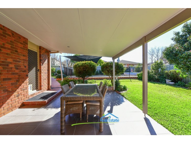 18 Overlanders Way, Tamworth NSW 2340