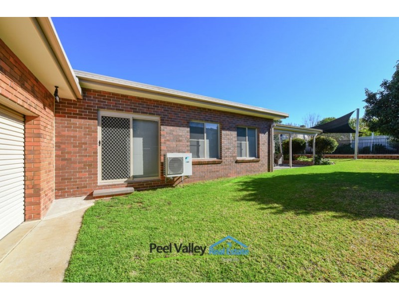 18 Overlanders Way, Tamworth NSW 2340
