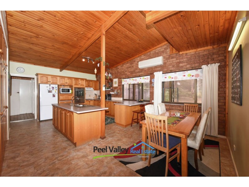 42 Roses Lane, Kootingal NSW 2352