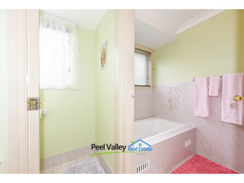 8 Brolga Way, Tamworth NSW 2340