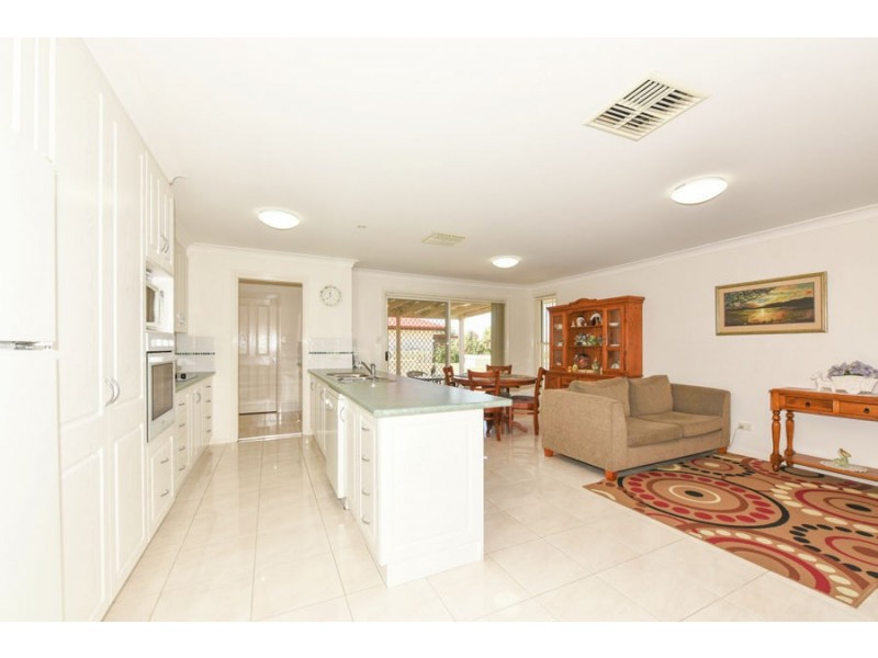 19 Ebony Close, Tamworth NSW 2340