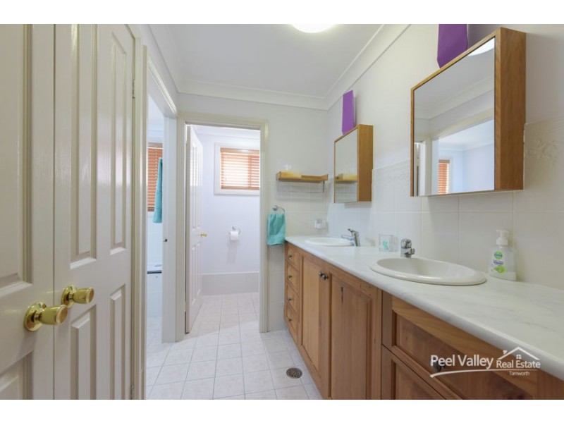 17 Ebony Close, Tamworth NSW 2340